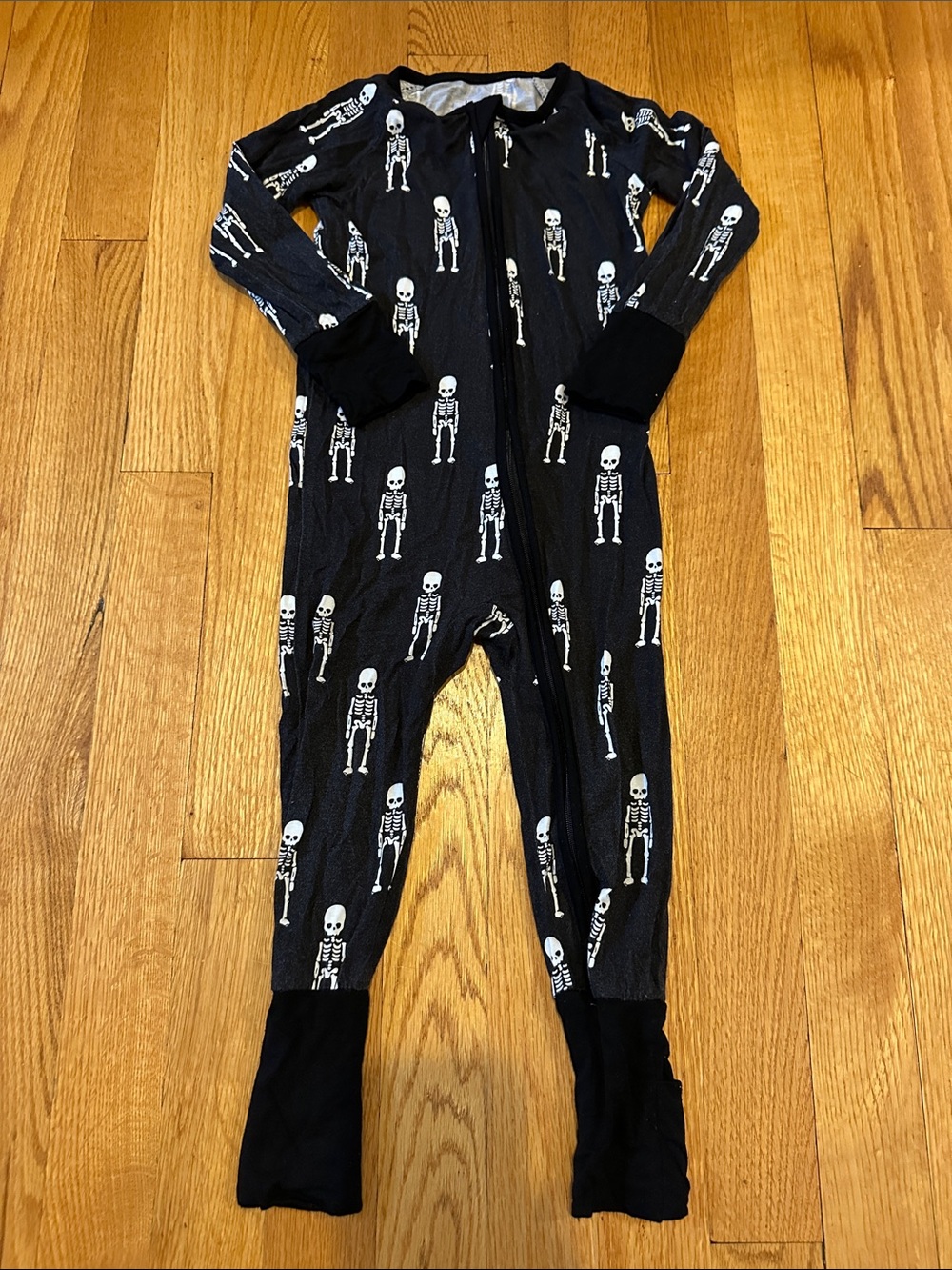 Bamboo skeleton print no-name pyjamas w/foldover feet, 18-24 months